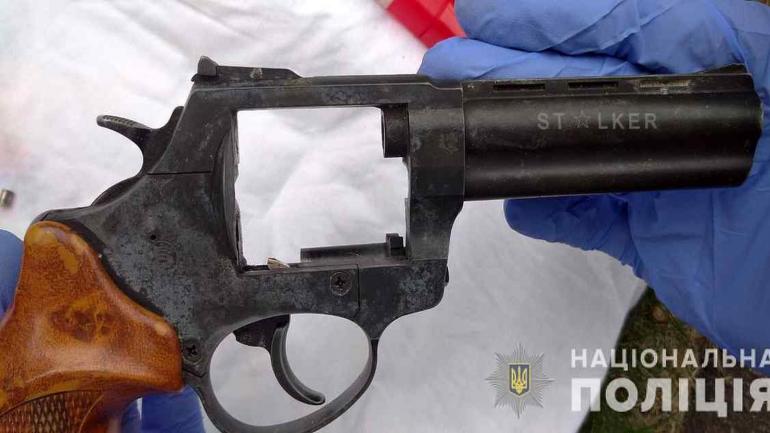 У Калинівському районі хлопець з необережності застрелив свого молодшого товариша