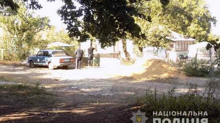 У Барському районі чоловік пострілом розігнав алкоголіків з подвір'я батьків