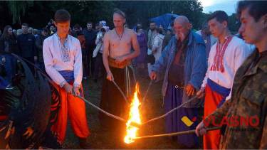 Відчути дух предків: на Вінниччині провели прадавній ритуал спалення Марени (ФОТО)
