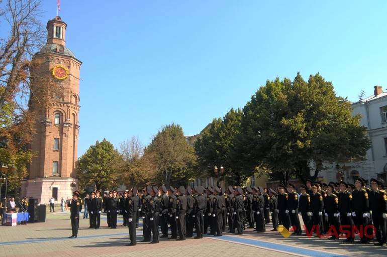 присяга першокурсників Вищого професійного училища Львівського державного університету у Вінниці фото