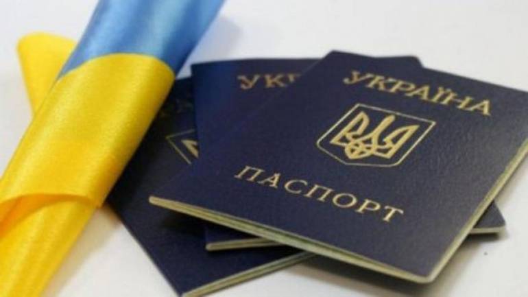 Українці просять Зеленського скасувати по батькові