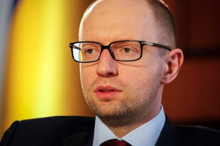 Яценюк наказав боротися з корупцією у податковій та на митниці