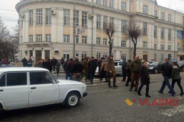перекрили дорогу біля облради у Вінниці фото