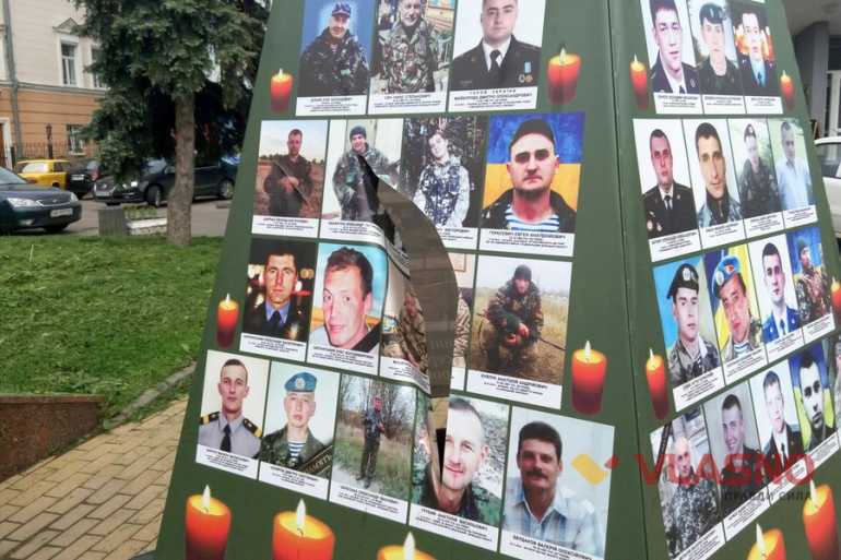 порізанна йолка у Вінниці фото