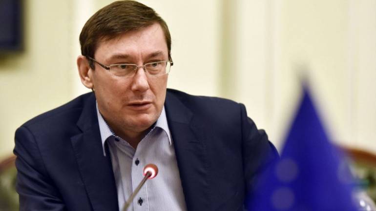 Луценко пропонує депортувати іноземців за порушення українських законів