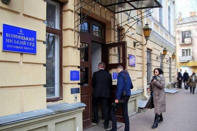 Вінницького суддю-хабарника півроку не могли позбутися