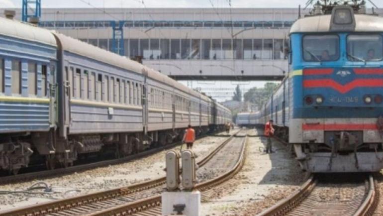 Зеленський  рекомендує зупинити залізницю та метро через коронавірус