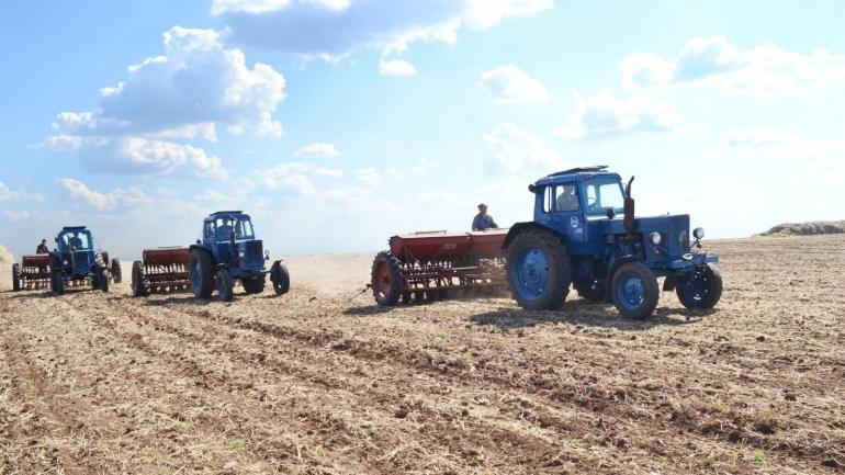 &laquo;Щоб не розносити віруси&raquo;: аграріям Вінниччини радять обмежити проїзд техніки через села