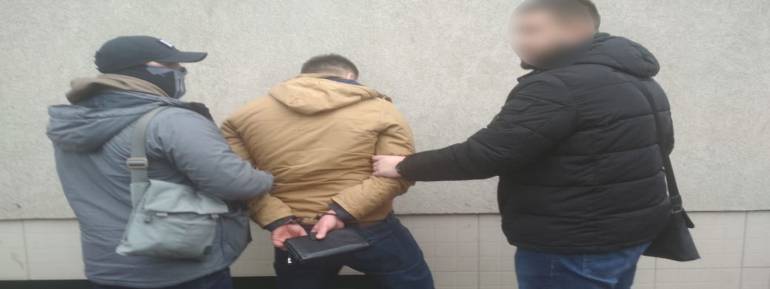 На Вінниччині поліцейський організував схему вимагання грошей за уникнення від кримінальної відповідальності