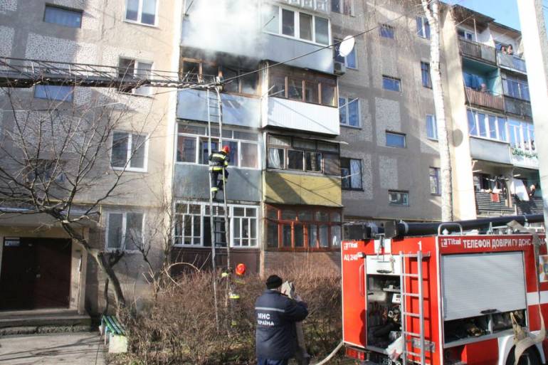 У Вінниці горів балкон квартири