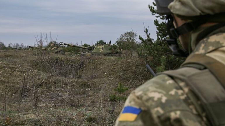В українського бійця на Донеччині поцілив снайпер
