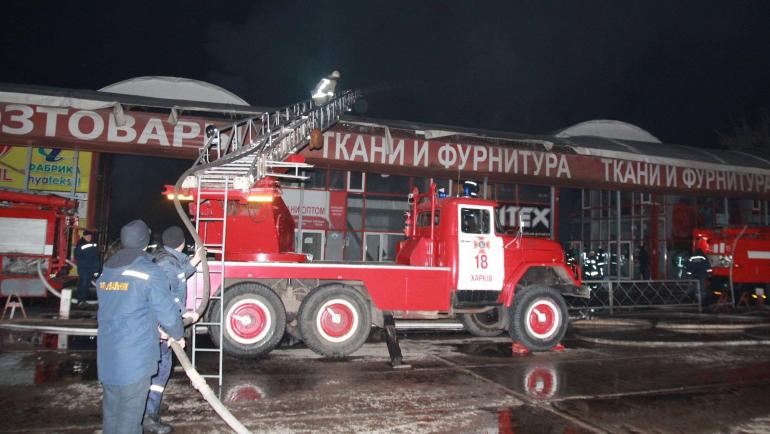 На харківському ринку згоріли понад два десятки магазинів