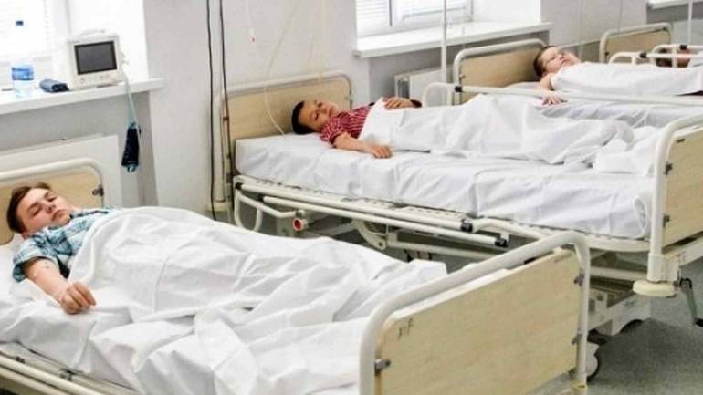 Понад 12 дітей потрапили до лікарні через цукерки однокласниці-іменинниці