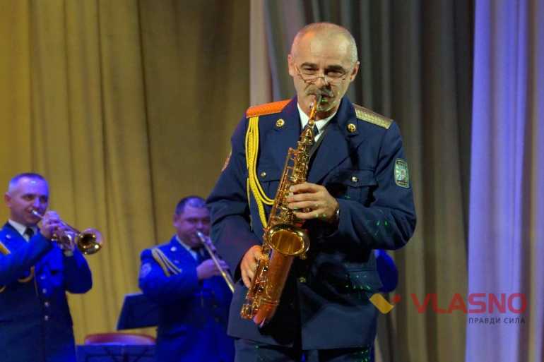 У Вінниці військові грали на саксофоні, ксилофоні, кларнеті, флейті (ФОТО)