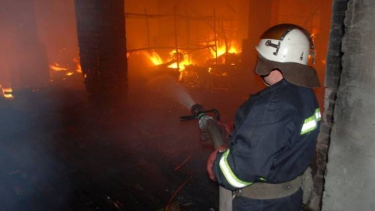 У Києві біля посольства Нідерландів сталася масштабна пожежа. Відео