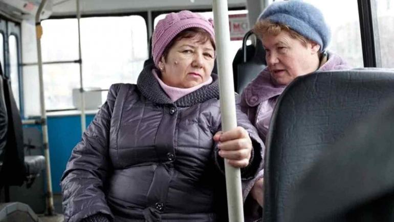 У Вінниці медики не можуть добратись на роботу: громадський транспорт &laquo;захопили&raquo; пенсіонери