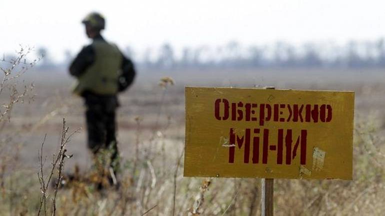 Бойовики не дозволяють забрати тіла цивільних, які 4 дні знаходяться на мінних полях
