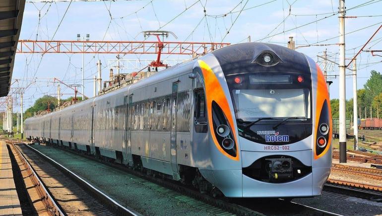 До Восьмого березня &laquo;Укрзалізниця&raquo; пустить 15 додаткових поїздів