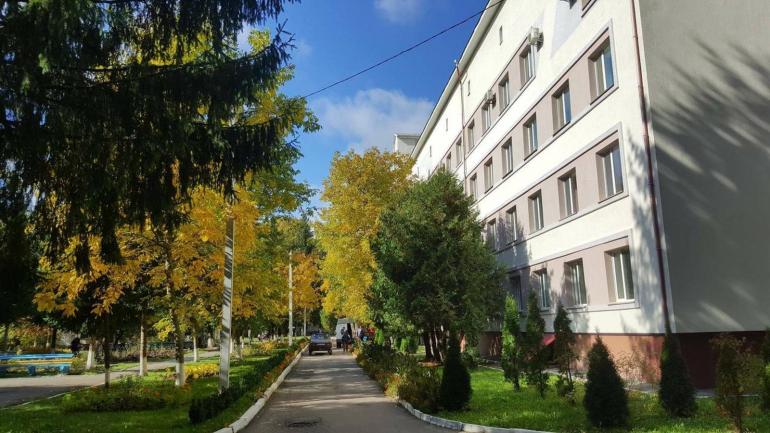 Подільський онкологічний центр призупиняє госпіталізацію на операції