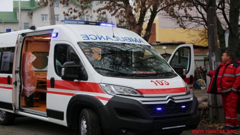 Швидка допомога під супроводом патрульного екіпажу через всю Вінницю доправляли дитину, яка проковтнула батарейки