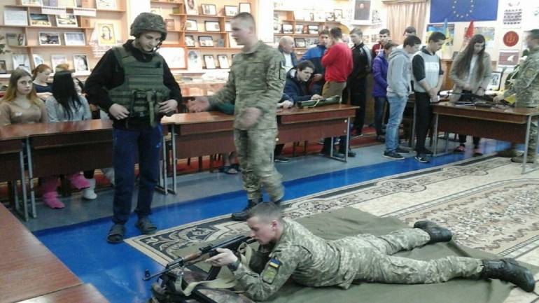 Вінницькі військовослужбовці проводять уроки мужності серед студентства (ФОТО)