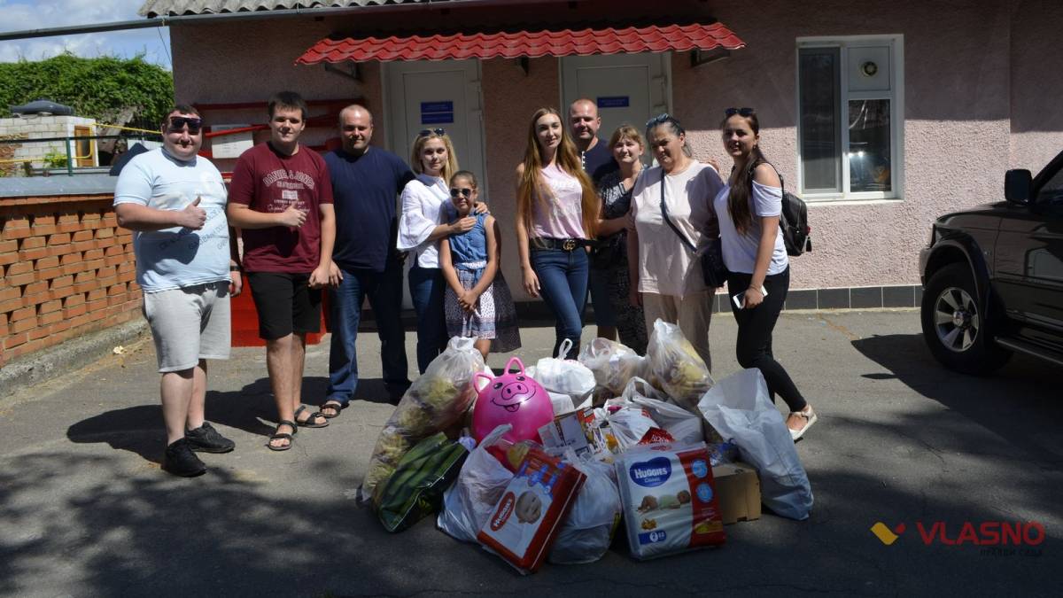 Вінницькі волонтери влаштували свято для вихованців дитячого будинку (ФОТО)