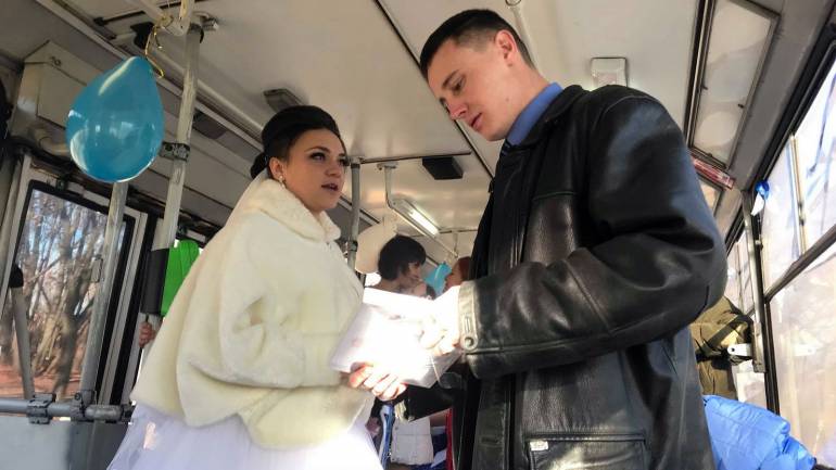 весілля в тролейбусі фото