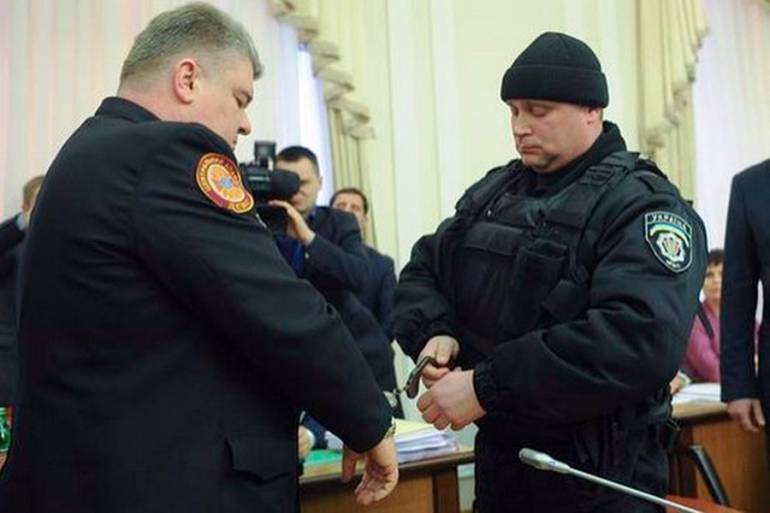 Керівників ДСНС затримали на засіданні уряду