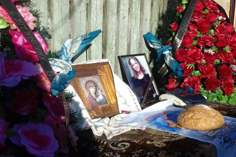 Під Києвом прощаються з убитою юристкою Ноздровською