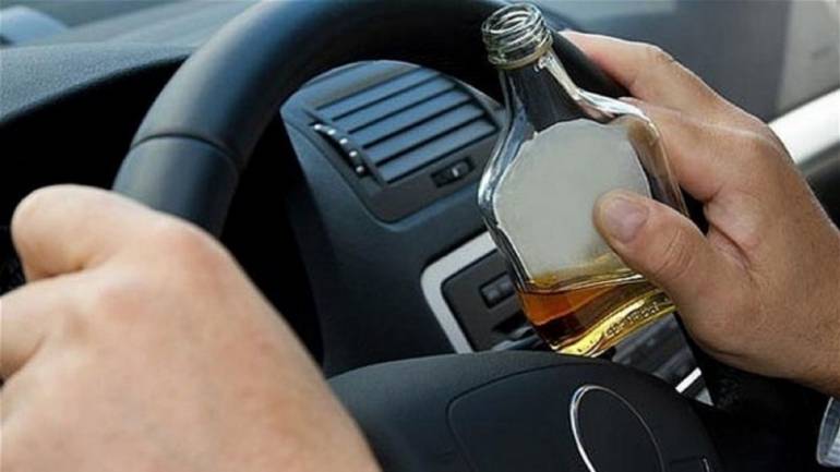 Вінницький поліцейський, звільнений через пияцтво за кермом, поновився і знову &laquo;взявся за старе&raquo;