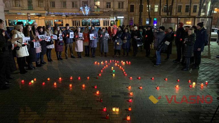 Вінничани влашували акцію-реквієм за загиблими рейсу Тегеран-Київ (ФОТО)