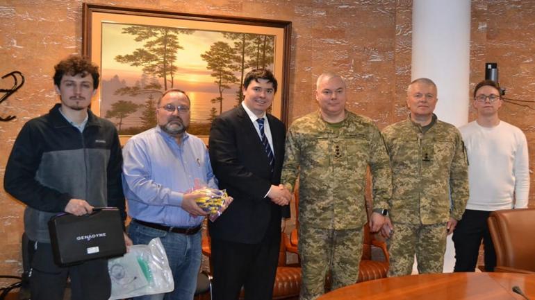 Міжнародні благодійники продовжуватимуть працювати за гуманітарними програми Командування ОС ЗСУ