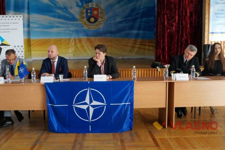 форум НАТО у Вінниці фото