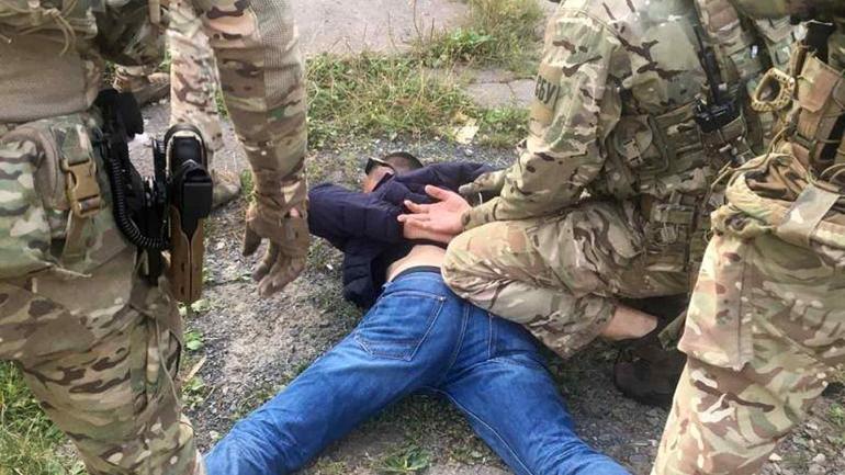 У Рівному СБУ затримала агента ФСБ, який готував диверсію і вбивство військових ООС