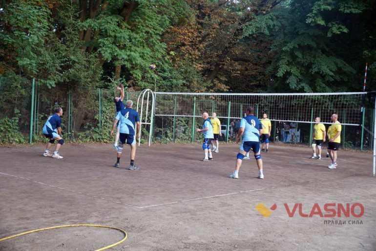 У Центральному парку Вінниці відбулося відкриття відкритого чемпіонату з волейболу серед ветеранів