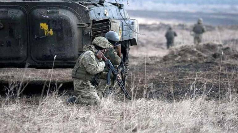 За добу на Донбасі окупанти сім разів відкривали вогонь