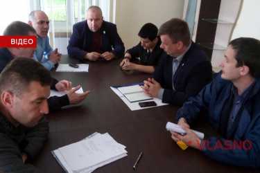 вінницькі депутати обговорюють ДТП за участю патрульних поліцейських фото