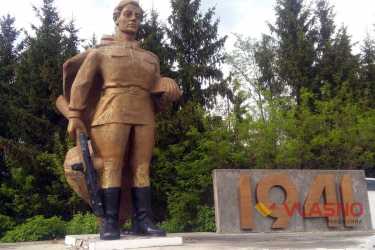 пам'ятники у селі Ометинці на Вінниччині фото