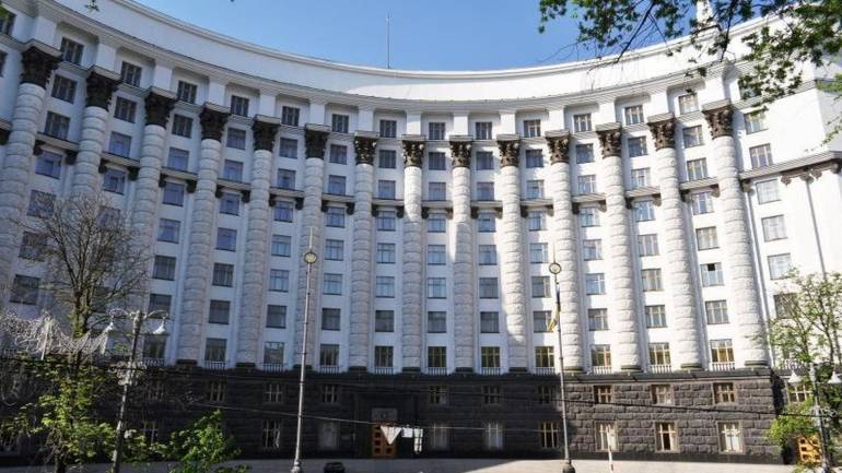 Українським чиновникам зменшили розмір премій та надбавок