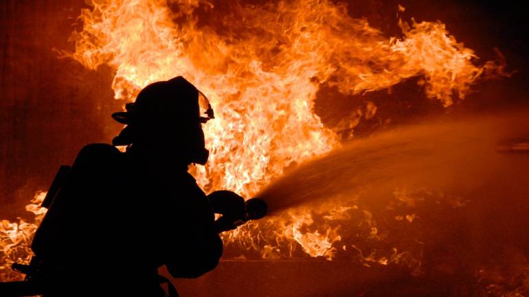На Вінниччині рятувальники винесли з полум'я 54-річного чоловіка