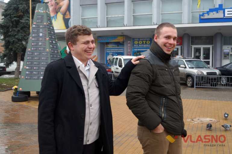 незрячий волонтер Денис Романовський фото 