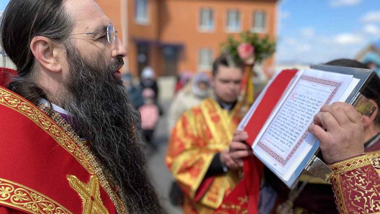 На Вінниччині провели хресний хід: священники були без масок