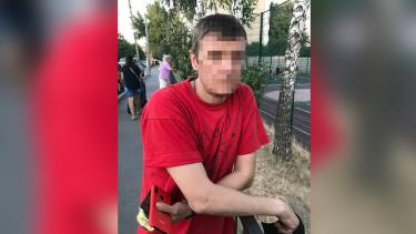 У Вінниці патрульні випадково затримали ймовірного грабіжника з наркотиками та зброєю