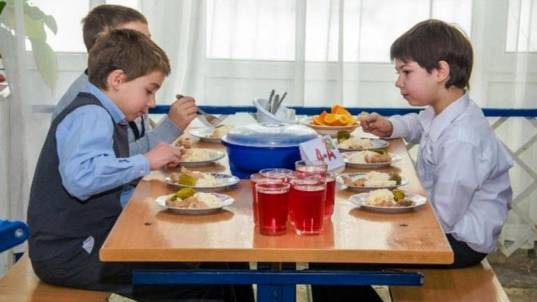 На обладнання харчоблоків у школах в Україні виділять 400 мільйонів