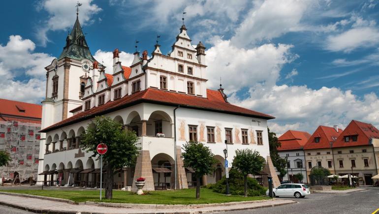 Словаччина закриває пункти пропуску з Україною