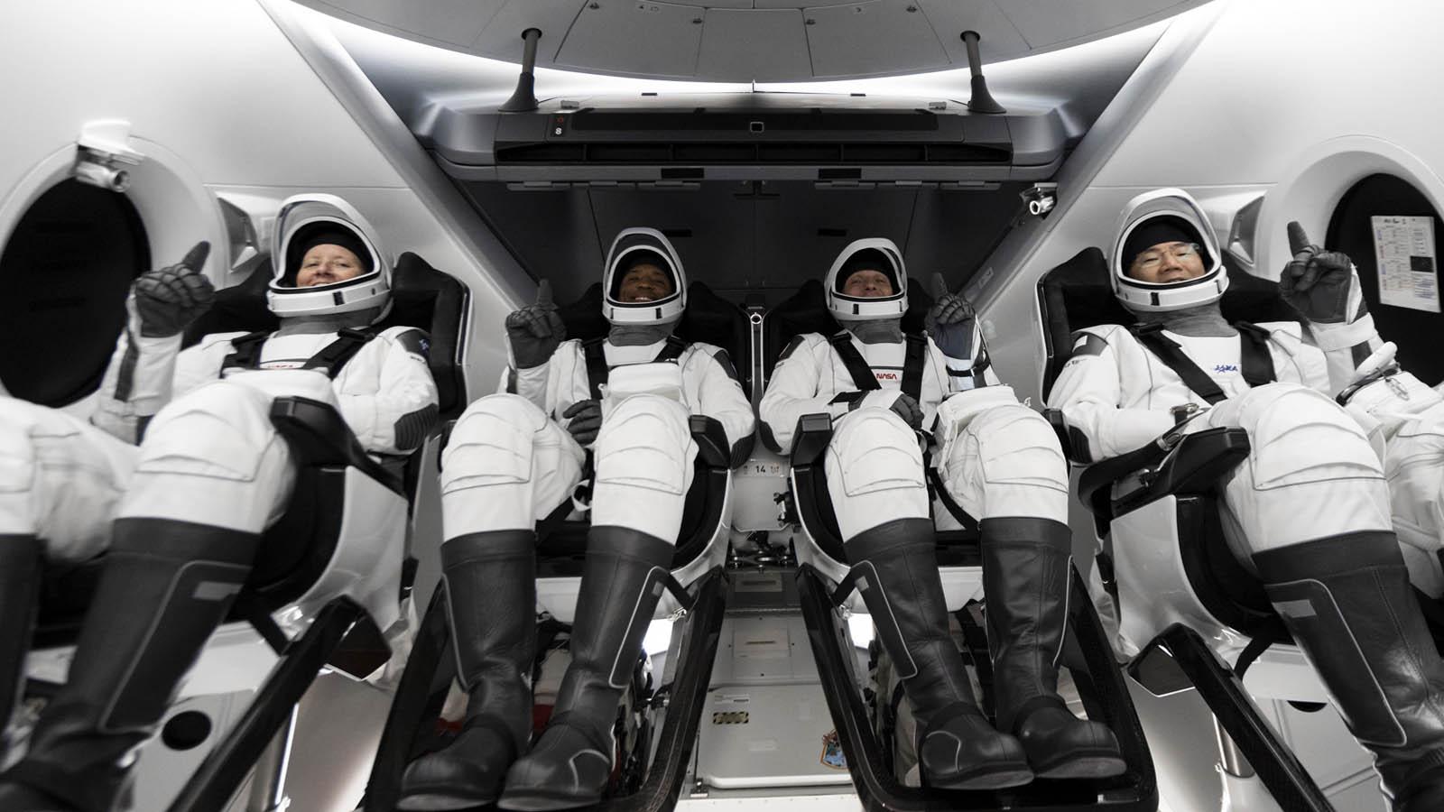 Приватна космічна компанія SpaceX запустила перший регулярний маршрут у космос