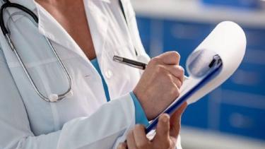 Лікарка, яка допустила помилку при лікуванні онкохворого хлопчика у Вінницькій обласній дитячій лікарні, пішла працювати у приватну клініку