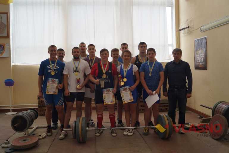 змагання з важкої атлетики у Вінниці фото