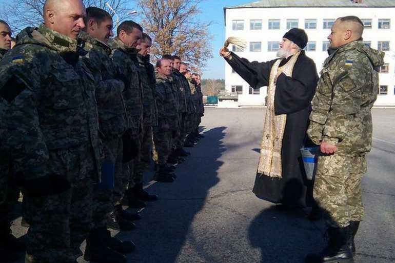 окропили бійців фото