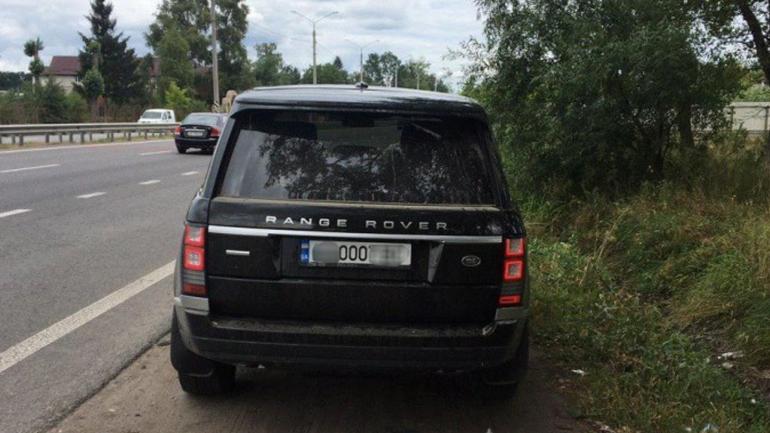 На Вінниччині водій Range Rover перевищив швидкість та намагався відкупитися від патрульних